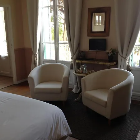 Chambres D'hotes Heliotropes Bed & Breakfast *