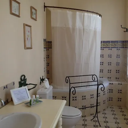 Chambres D'hotes Heliotropes Bed & Breakfast *